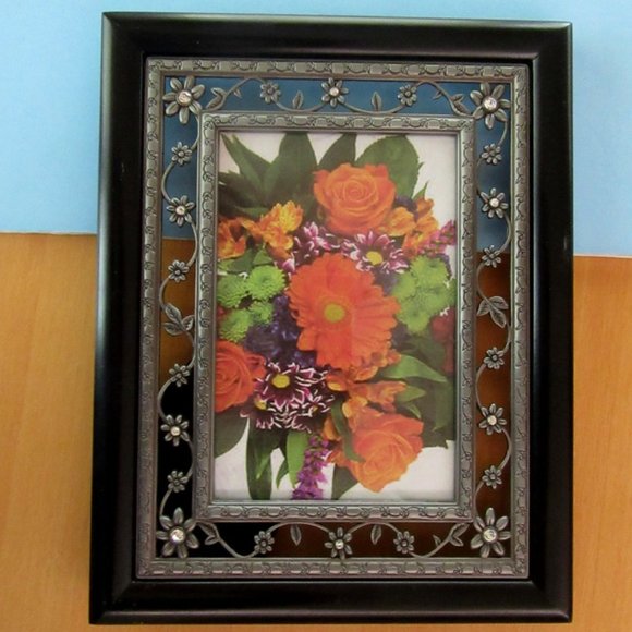 MALDEN engraved openwork pewter & rhinestone flower picture frame -4" x 6" photo - Picture 2 of 11